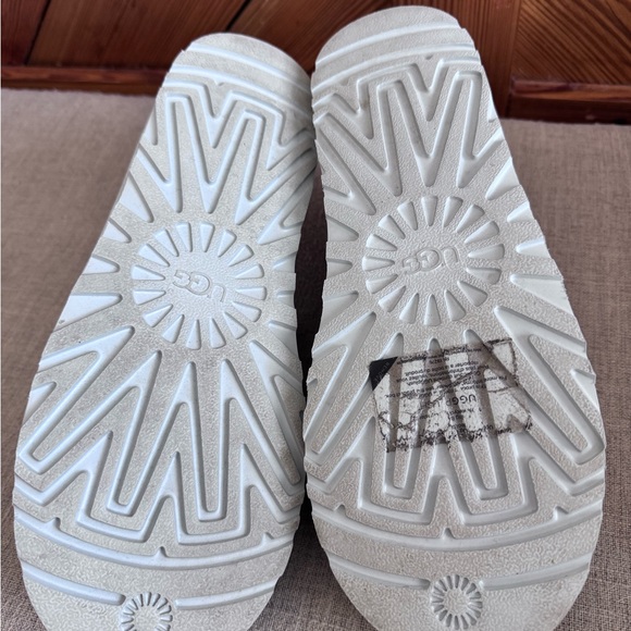 UGG Tasman in Goose - Picture 7 of 10